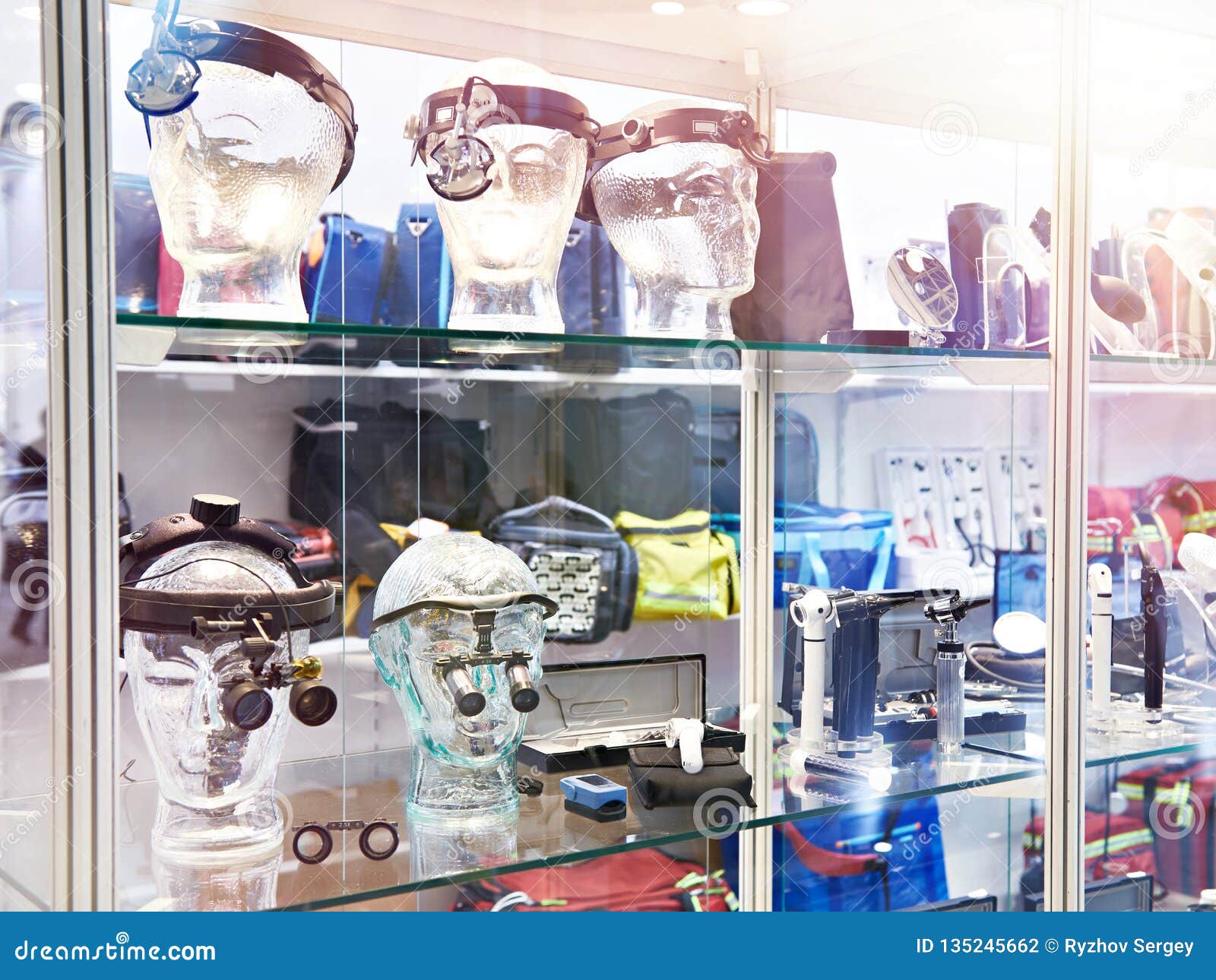 Magasin De Matériel Médical Photo stock Image du chariot, optique