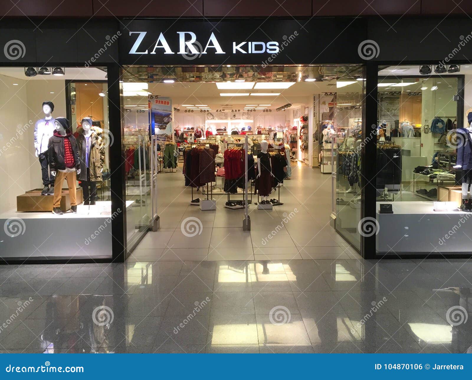 Magasin de Zara Kids photo éditorial. Image du kids - 104870106