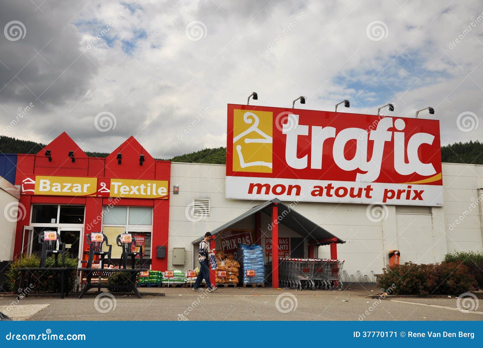 Magasin du trafic photo éditorial. Image du publicité - 37770171