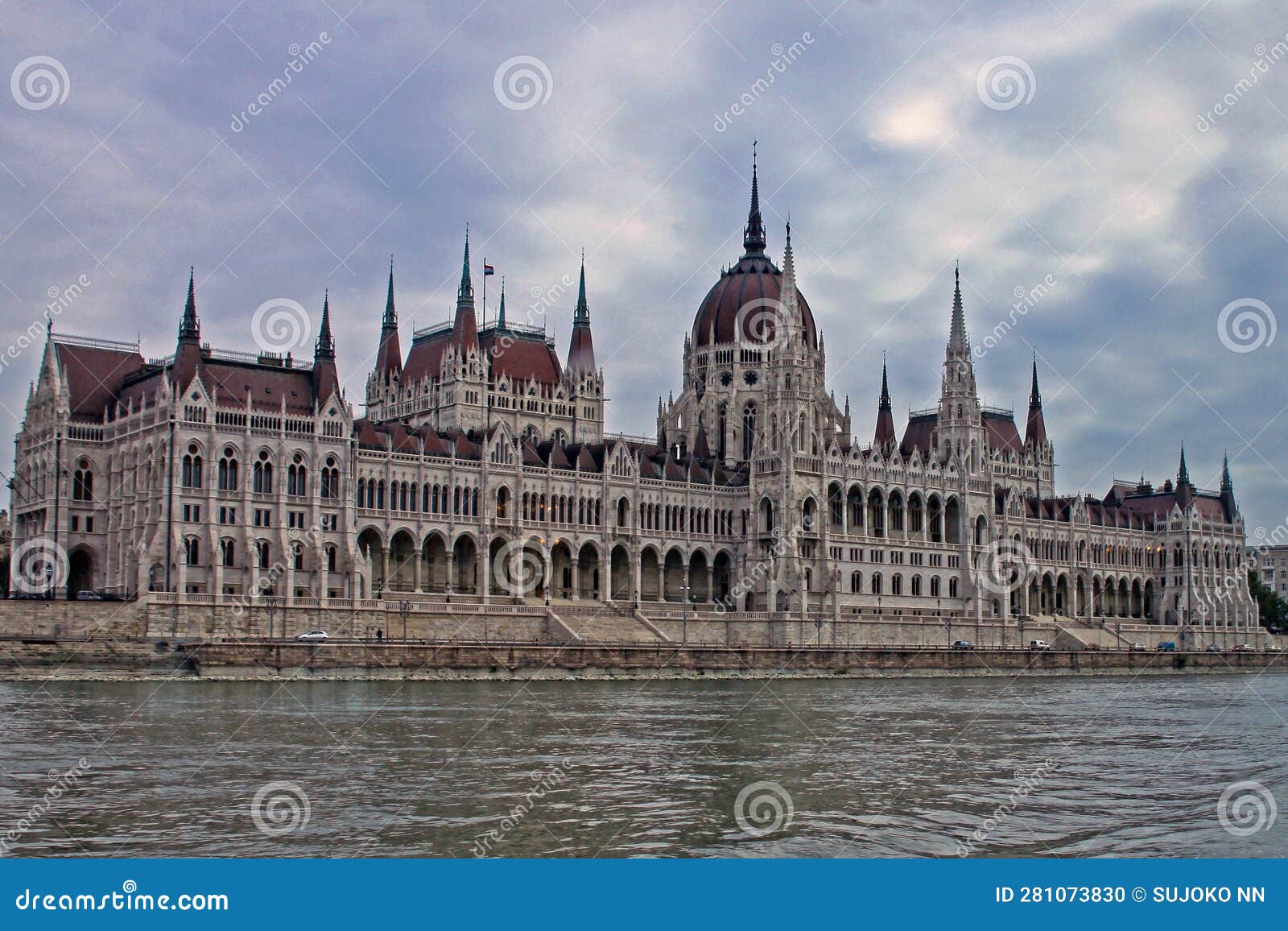 hungarian parlement building on the danube