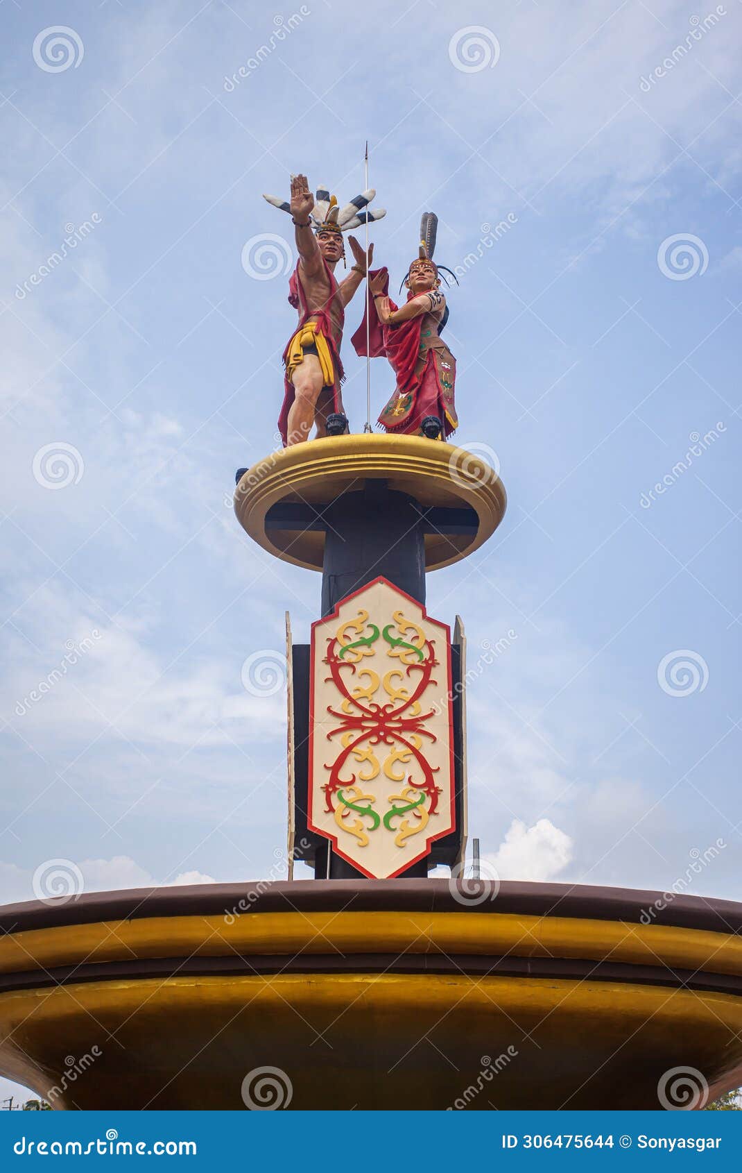 mahir mahar monument in palangkaraya, the monument depicts a pair of traditional dancers of central kalimantan.