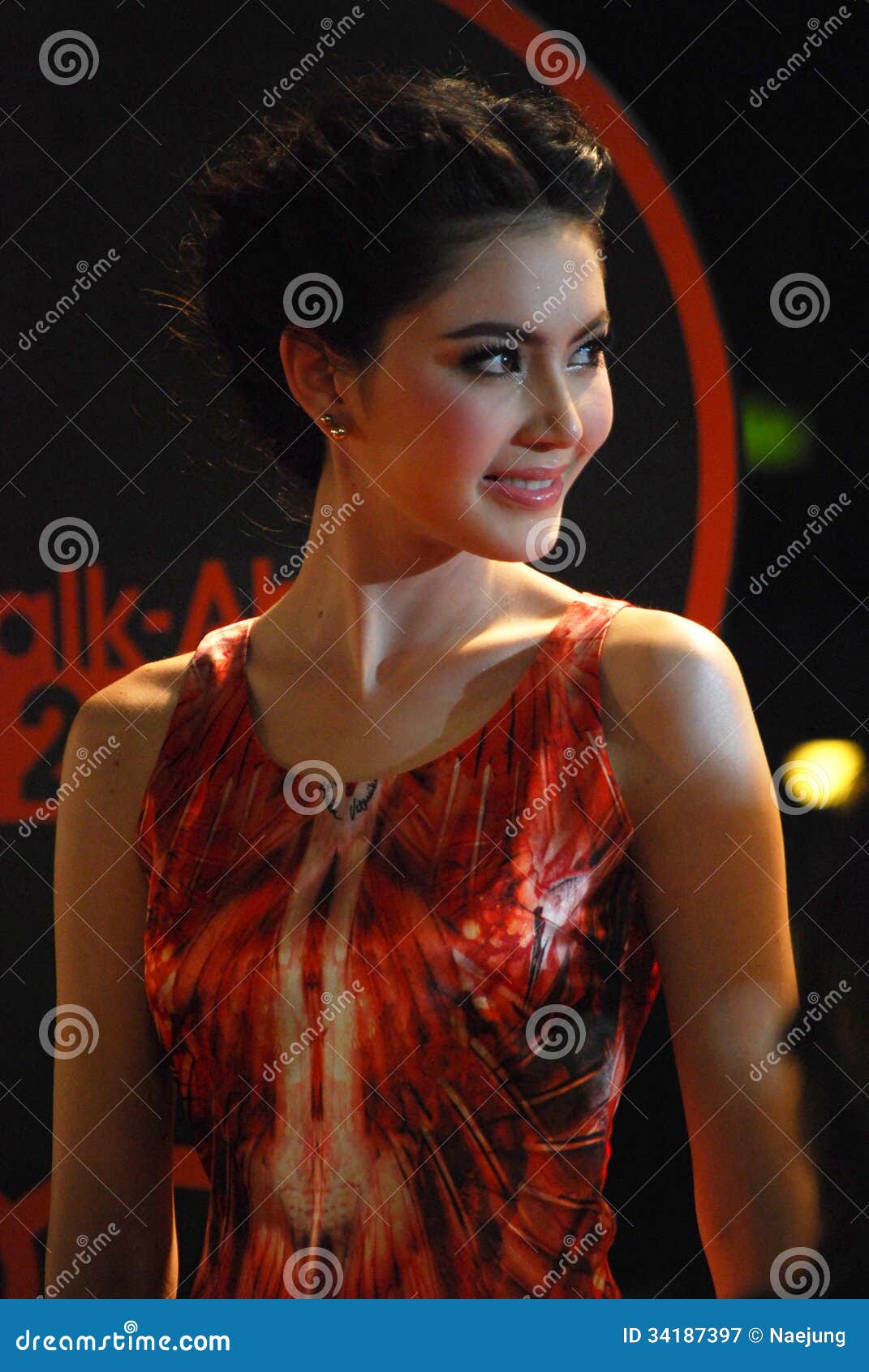 Mai Davika Hone Editorial Photography Image Of Hollywood 34187397