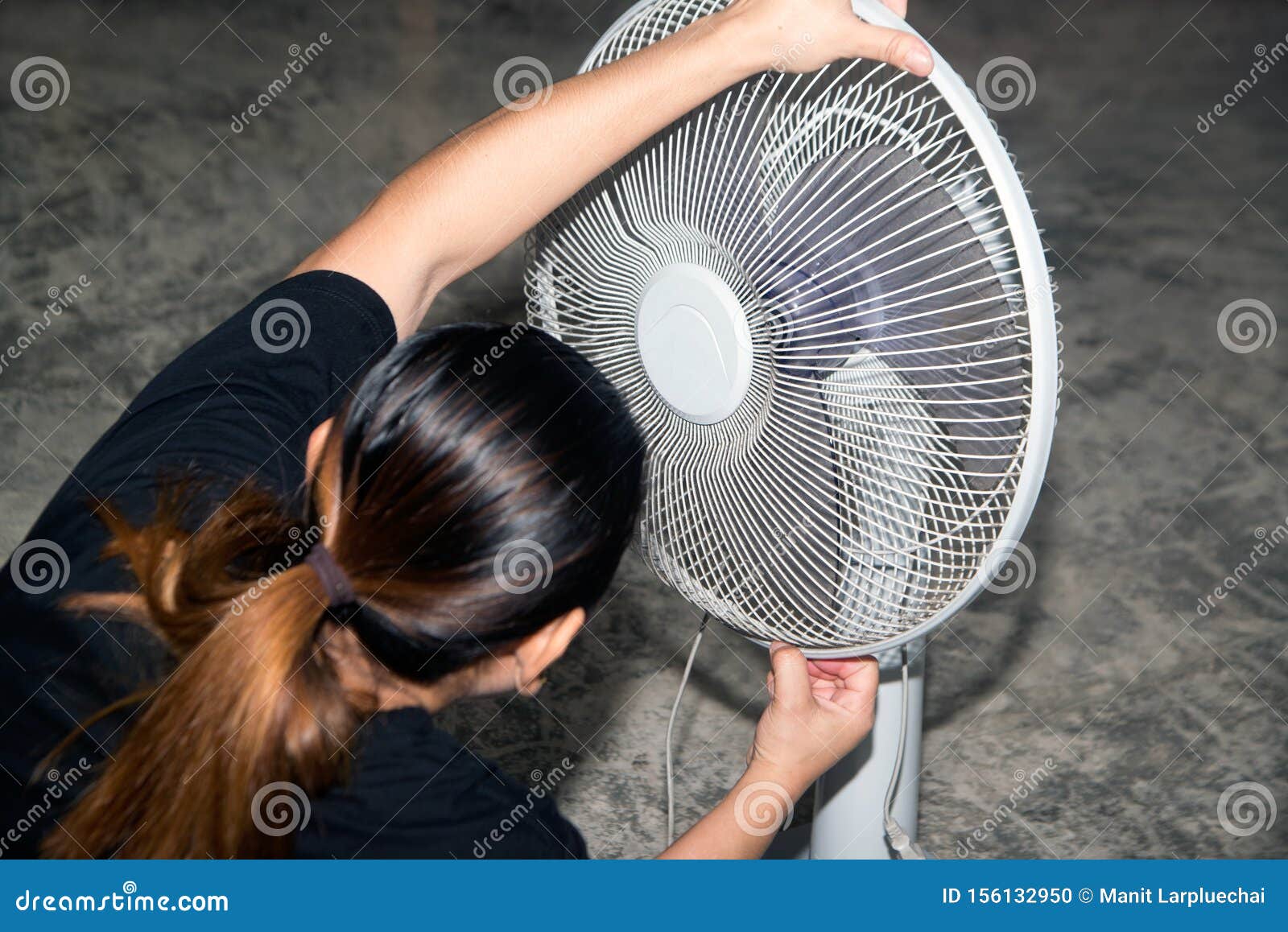 The Maidservant is Assembling and Installing an Electric Fan after