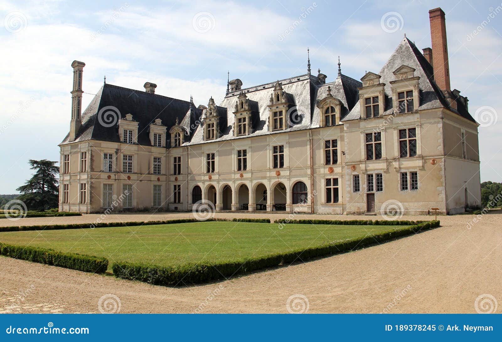 Main Building and Front Lawns at Chateau De Beauregard, Loire Valley ...