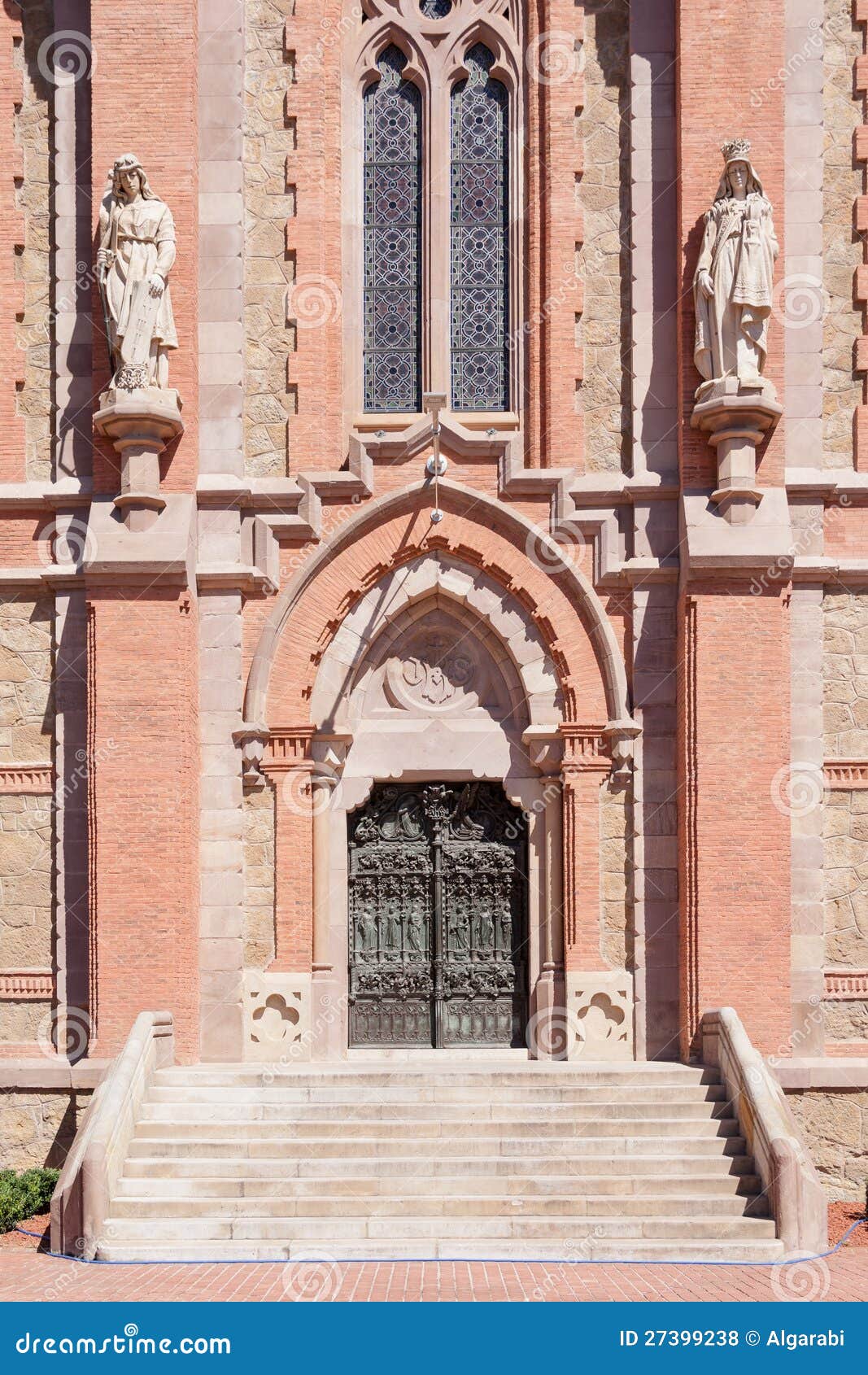 main entrance to the comillas university