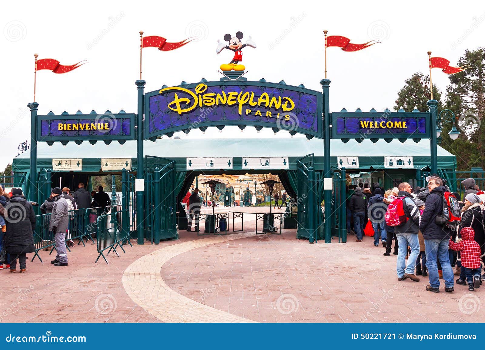 Disneyland Paris Stock Illustrations – 96 Disneyland Paris Stock  Illustrations, Vectors & Clipart - Dreamstime