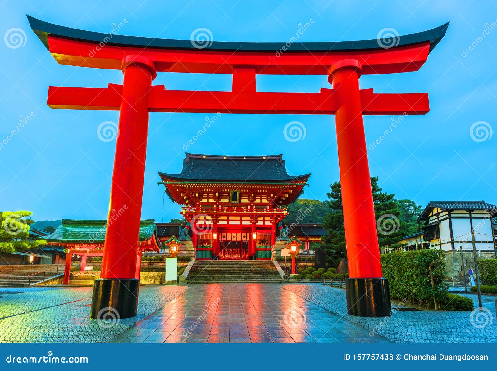 main gate of fushimi inari-taisha shrine in kyoto,japan.