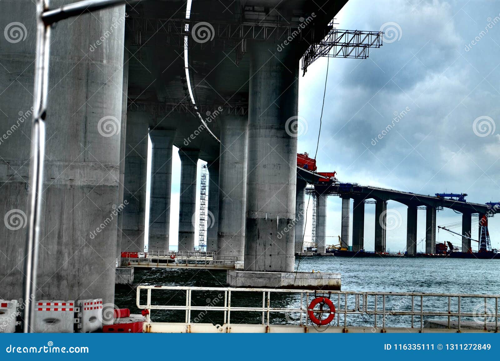 the longest sea bridge being built