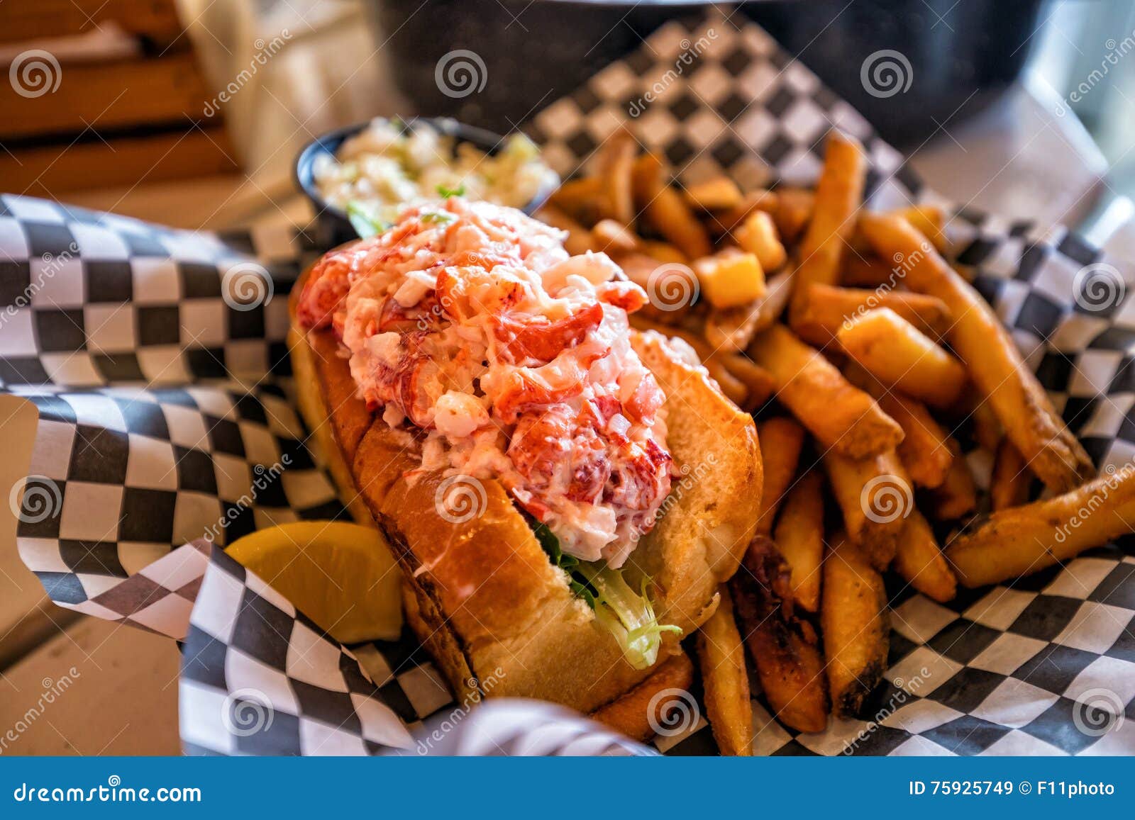 maine lobster roll