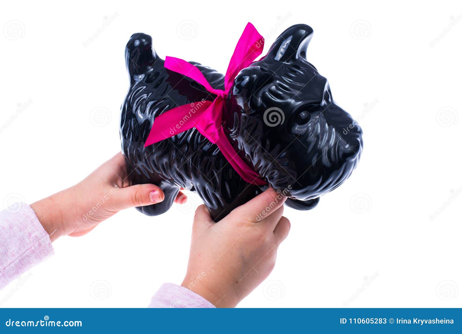 Mains De Bebe Chien De Jouet Noir Image Stock Image Du Animaux Crabot