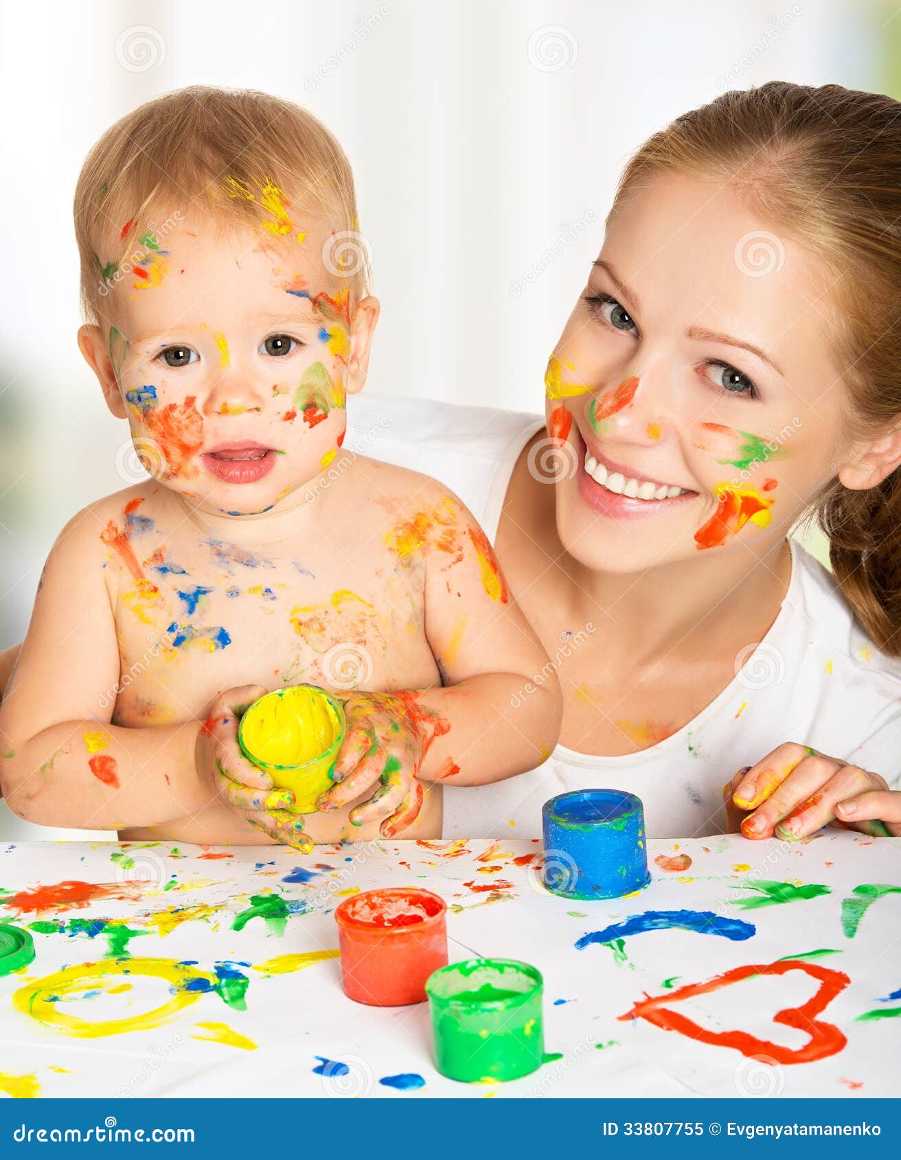 Mains De Couleurs De Peinture De Mere Et De Bebe Sales Image Stock Image Du Colore Drole Mains De Couleurs De Peinture De Mere Et De Bebe Sales Image Stock Image Du Colore Drole
