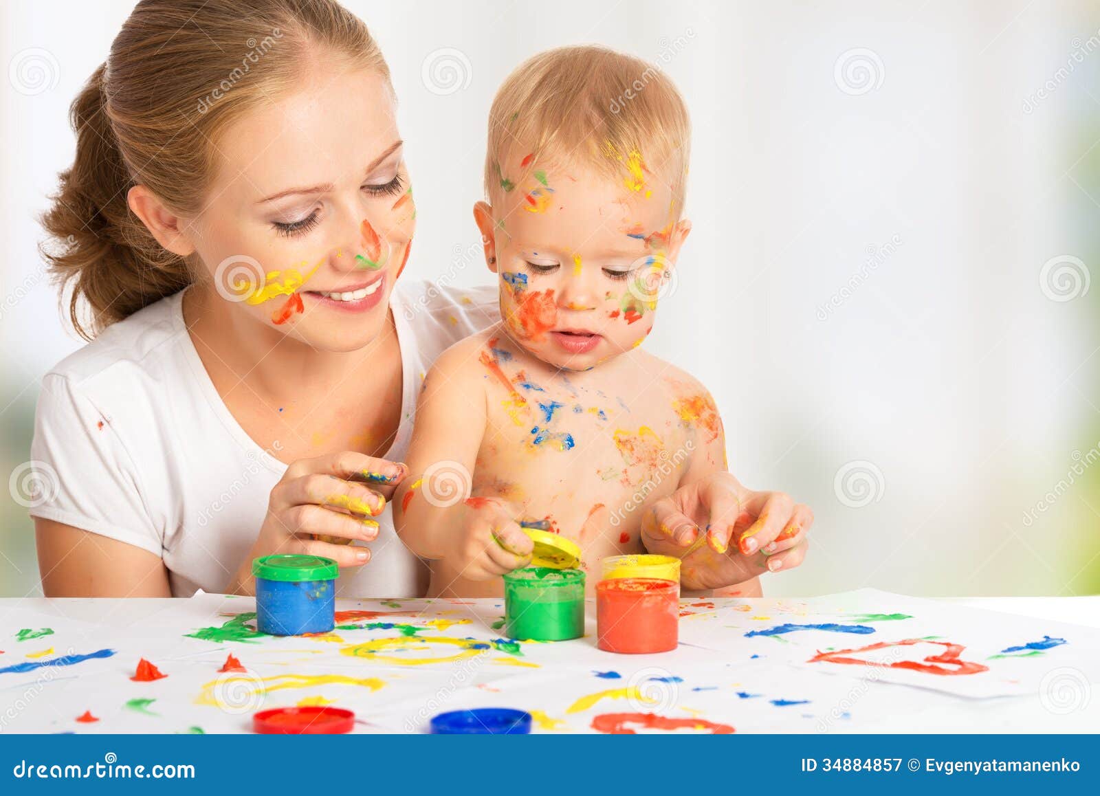 Mains De Couleurs De Peinture De Mere Et De Bebe Sales Image Stock Image Du Amusement Retrait Mains De Couleurs De Peinture De Mere Et De Bebe Sales Image Stock Image Du Amusement Retrait