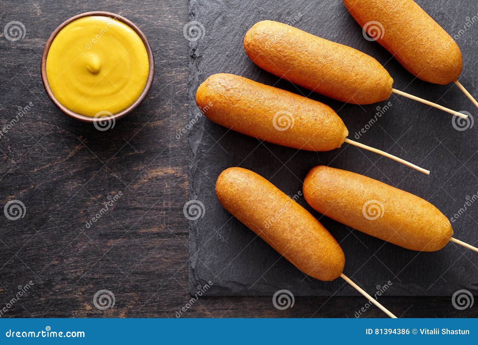 Maishundefrittierte Traditionelles Amerikanisches Strassenlebensmittel Wurstchenfleisch Wurstsnack Stockfoto Bild Von Amerikanisch Essen 81394386