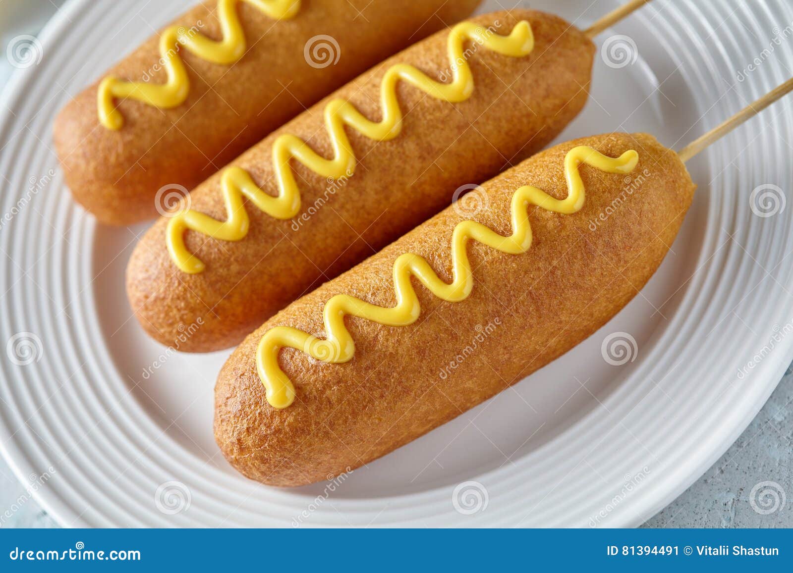 Maishundetraditionelles Amerikanisches Lebensmittel Briet Wurstchenfleischwiener Wurstchen Mit Senf Auf Die Oberseite Stockbild Bild Von Amerikanisch Traditionell 81394491