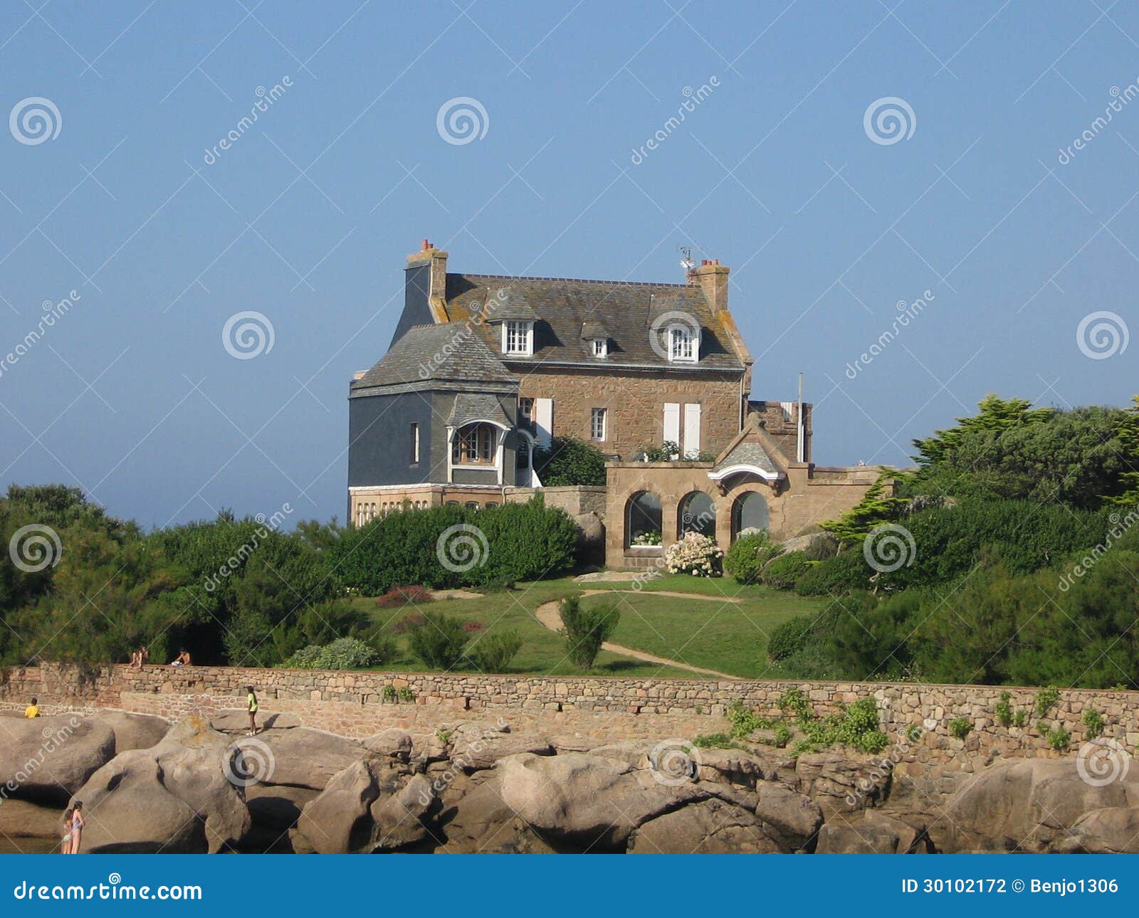 maison bretonne sur la cÃÂ´te de granit rose