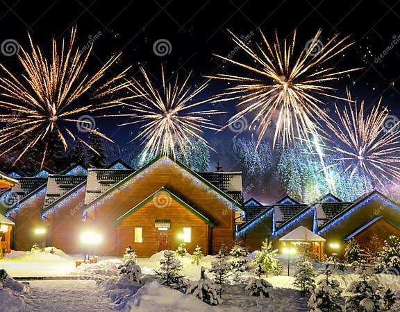 Maison Décorée Avec Des Lumières De Noël Image stock - Image du lumière