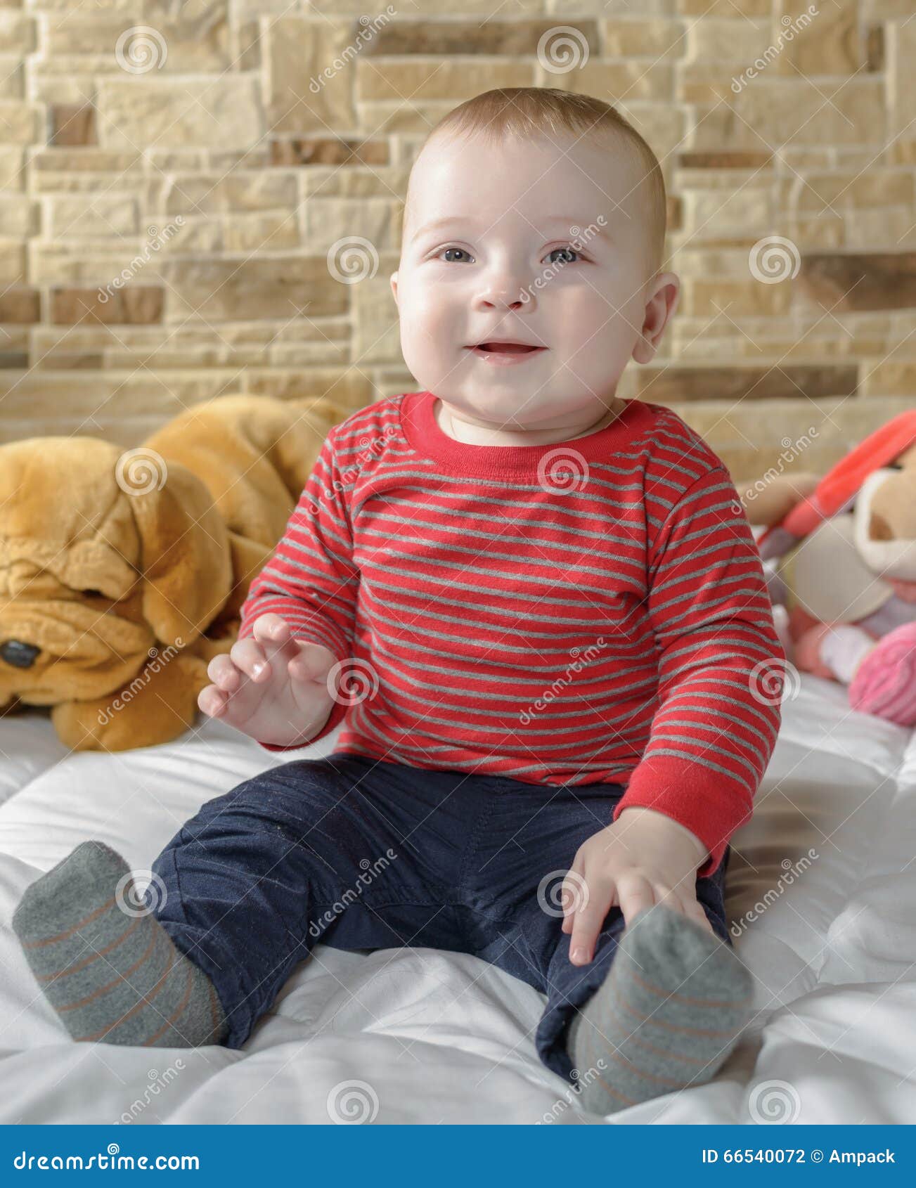 Maison Mignonne Tres Belle De Bebe Garcon Dans La Chambre A Coucher Photo Stock Image Du Petit Bleu Maison Mignonne Tres Belle De Bebe Garcon Dans La Chambre A Coucher Photo Stock Image Du Petit Bleu