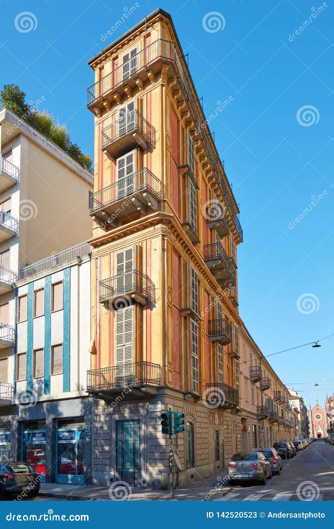 Maison Mince De Scaccabarozzi Egalement Connue Sous Le Nom De Tranche De Polenta A Turin Italie Photo Stock Editorial Image Du Connu Clear Maison Mince De Scaccabarozzi Egalement Connue Sous Le Nom De Tranche De Polenta A Turin Italie Photo Stock Editorial Image Du Connu Clear