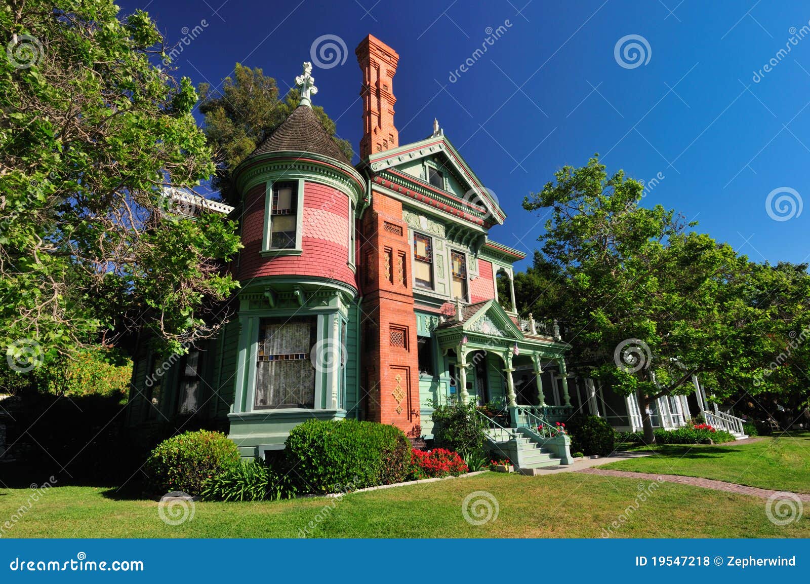 Une maison victorienne signifie généralement n'importe quelle maison construite pendant le règne de la Reine Victoria.