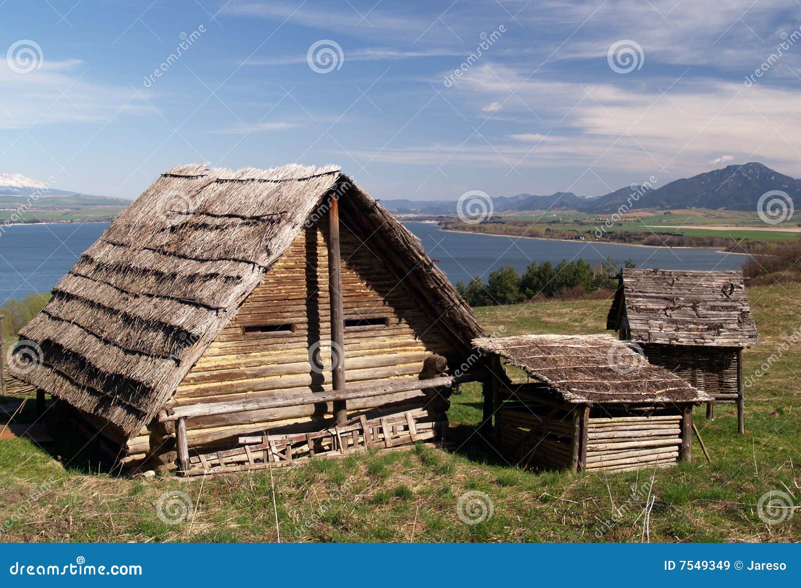 Maisons antiques en bois image stock. Image du musée, repère - 7549349