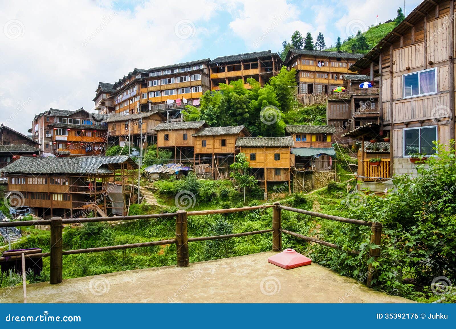 Maisons En Bois De Village De Chinois Traditionnel Photo stock Image
