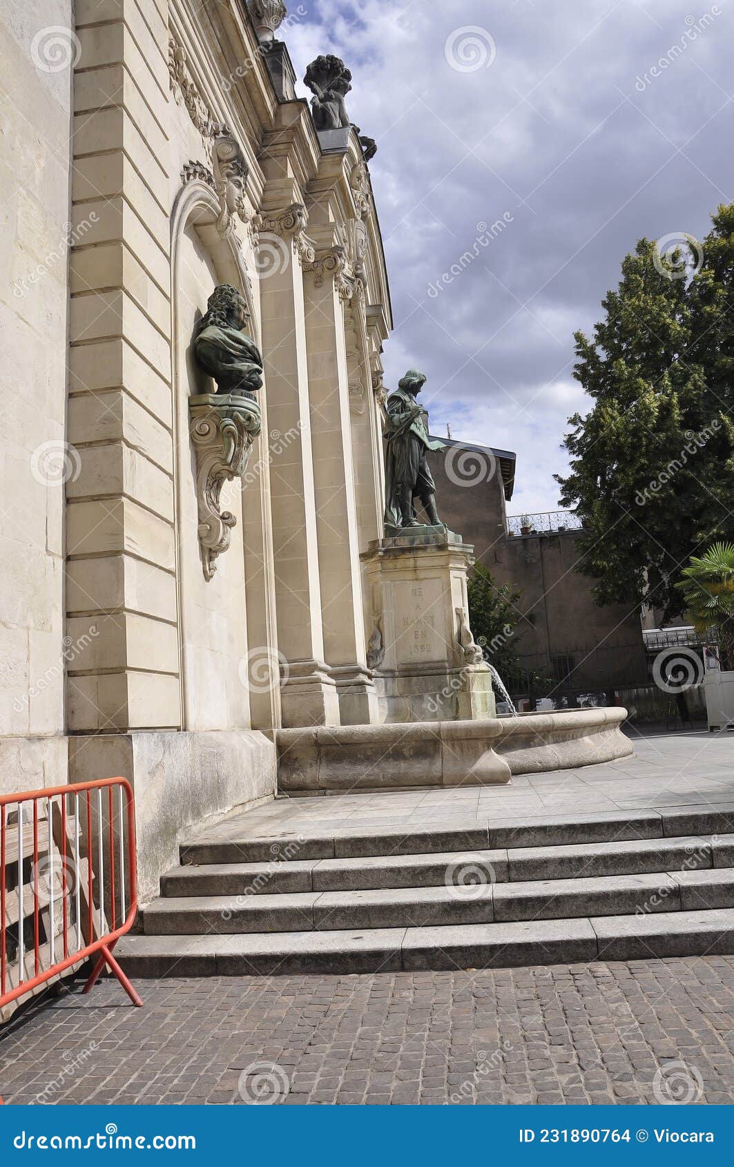 arc here laterally sculptural ensemble dedicated to jaques callot in nancy city in lorraine region of france