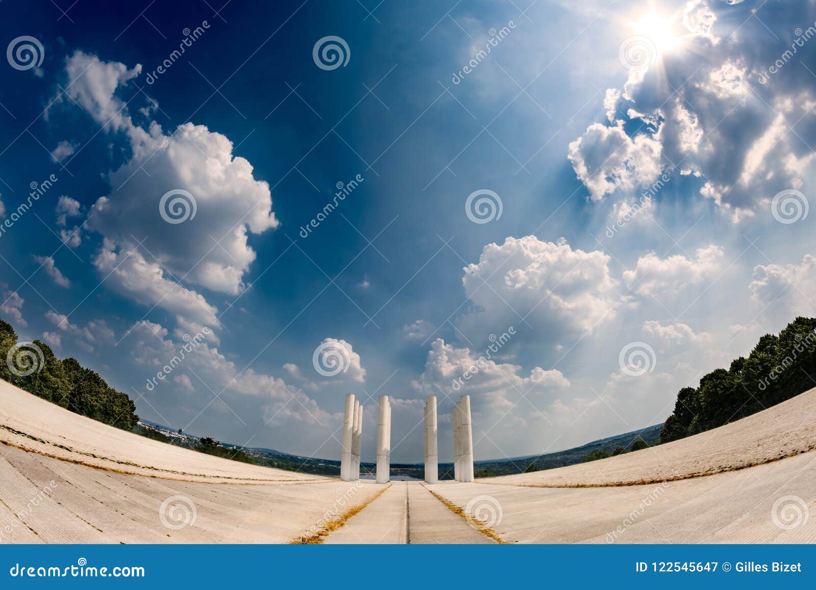 the major axis of cergy pontoise