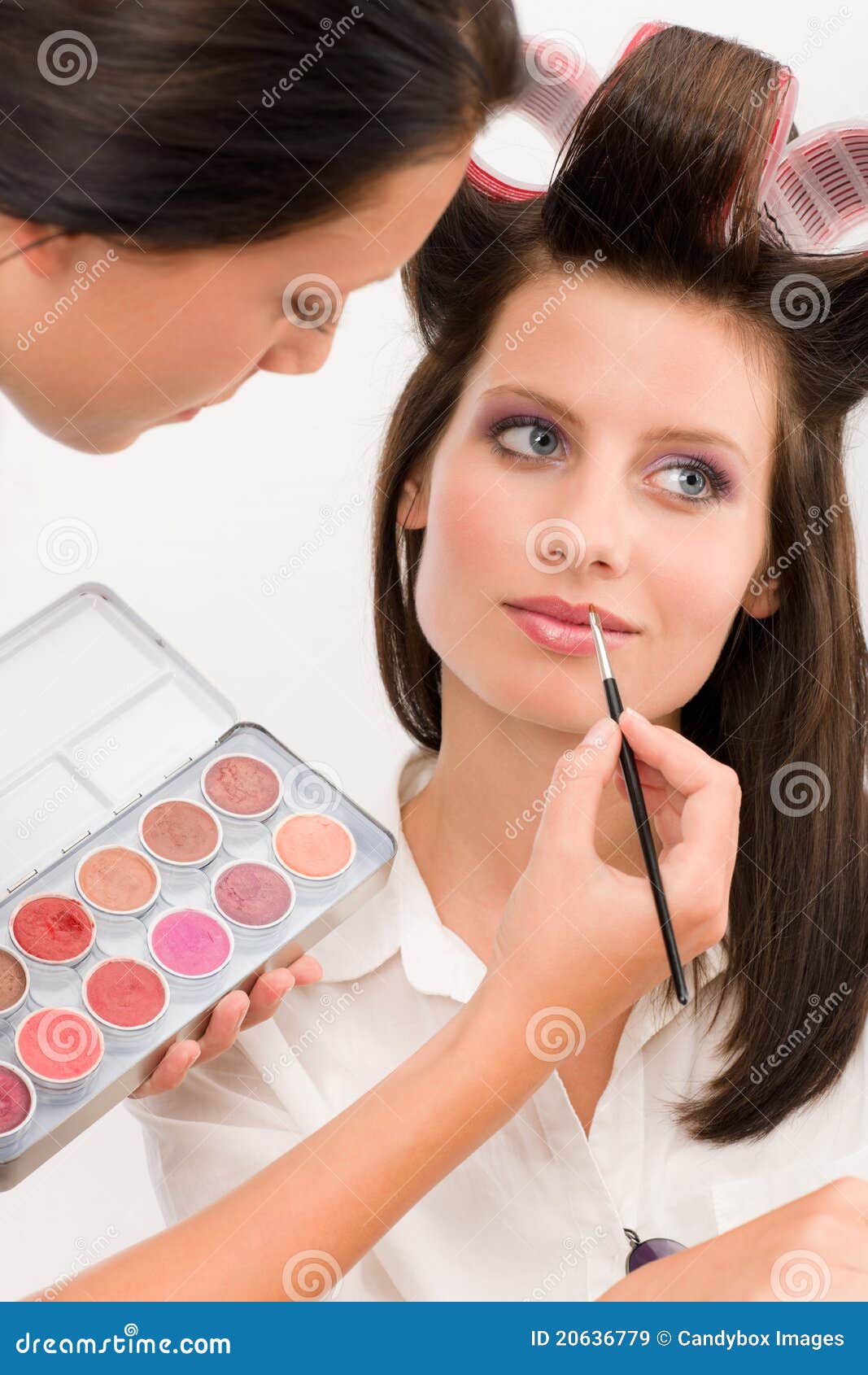 How to apply lipstick with brush