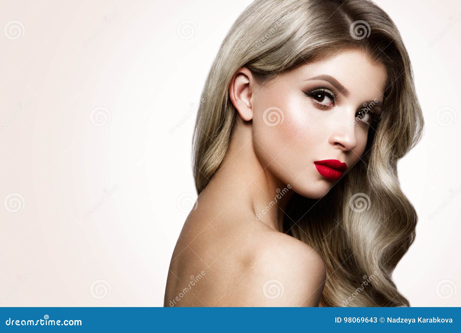 Make Up. Glamour Portrait of Beautiful Woman Model with Fresh Makeup ...