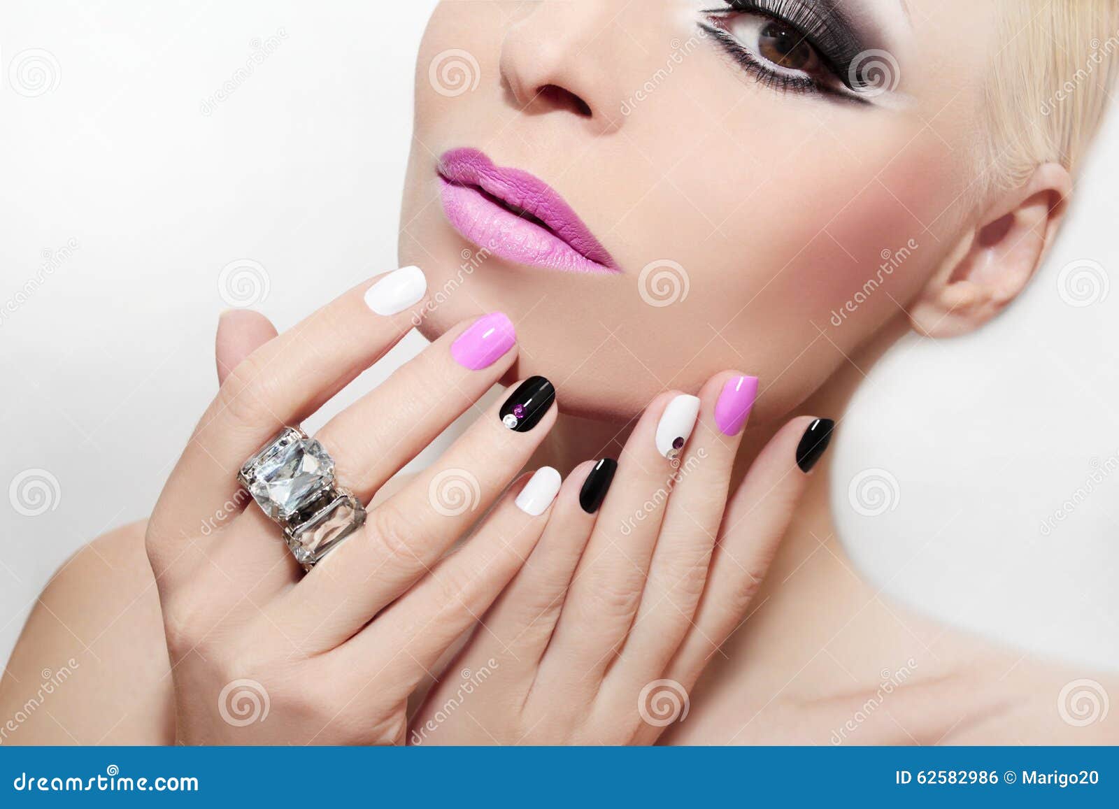Nagellak op de lippen