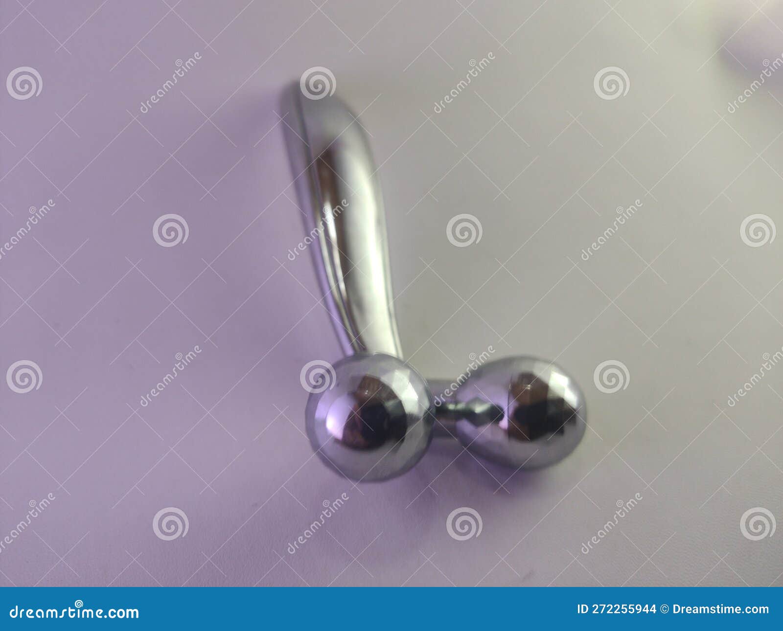 makes the face look slimmer, facial massage tools