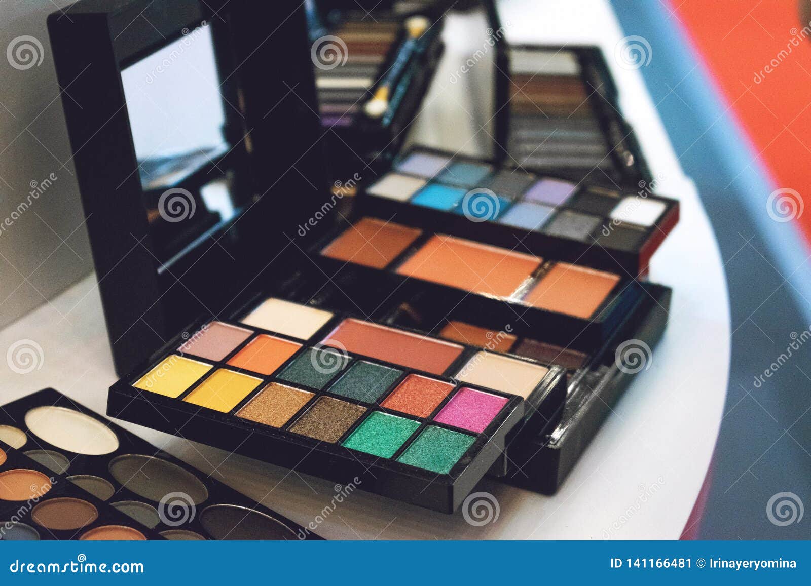 Makeup Kit for Professional Makeup. Bright Color Eye Shadow Palette