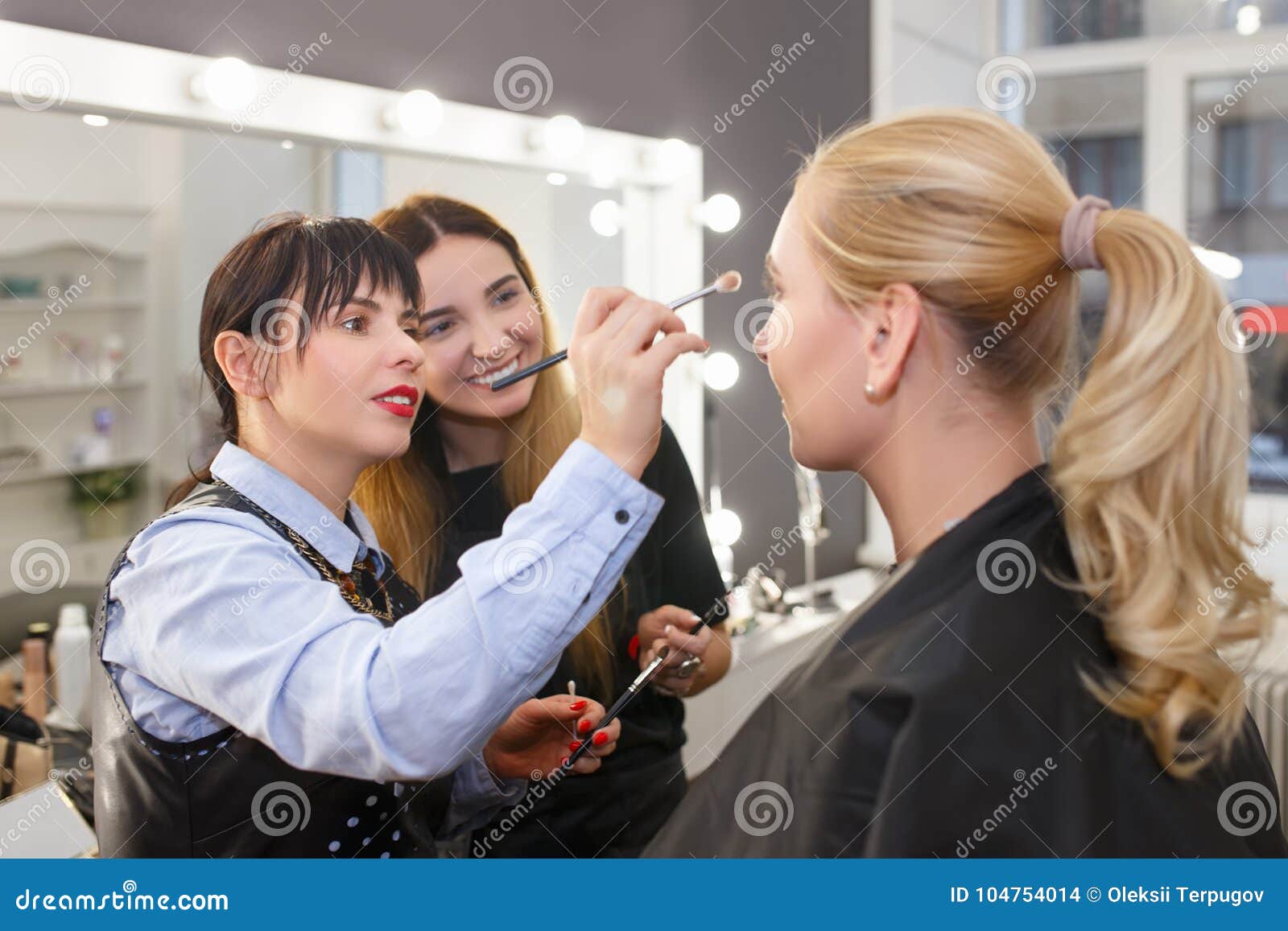 makeup tutorial lesson at beauty school