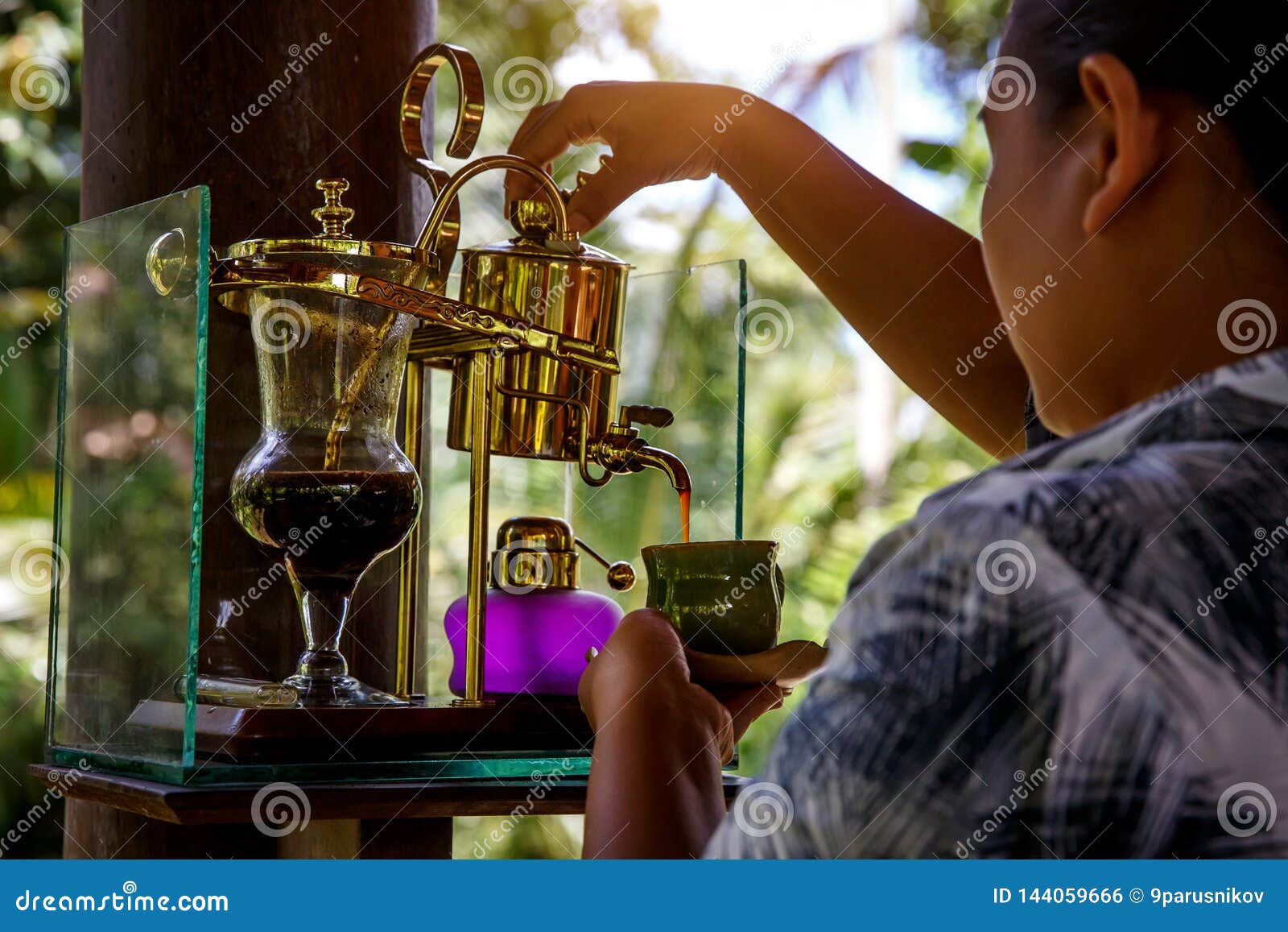 https://thumbs.dreamstime.com/z/making-legendary-coffee-kopi-luwak-vintage-siphon-bali-indonesia-making-legendary-coffee-kopi-luwak-vintage-syphon-bali-144059666.jpg