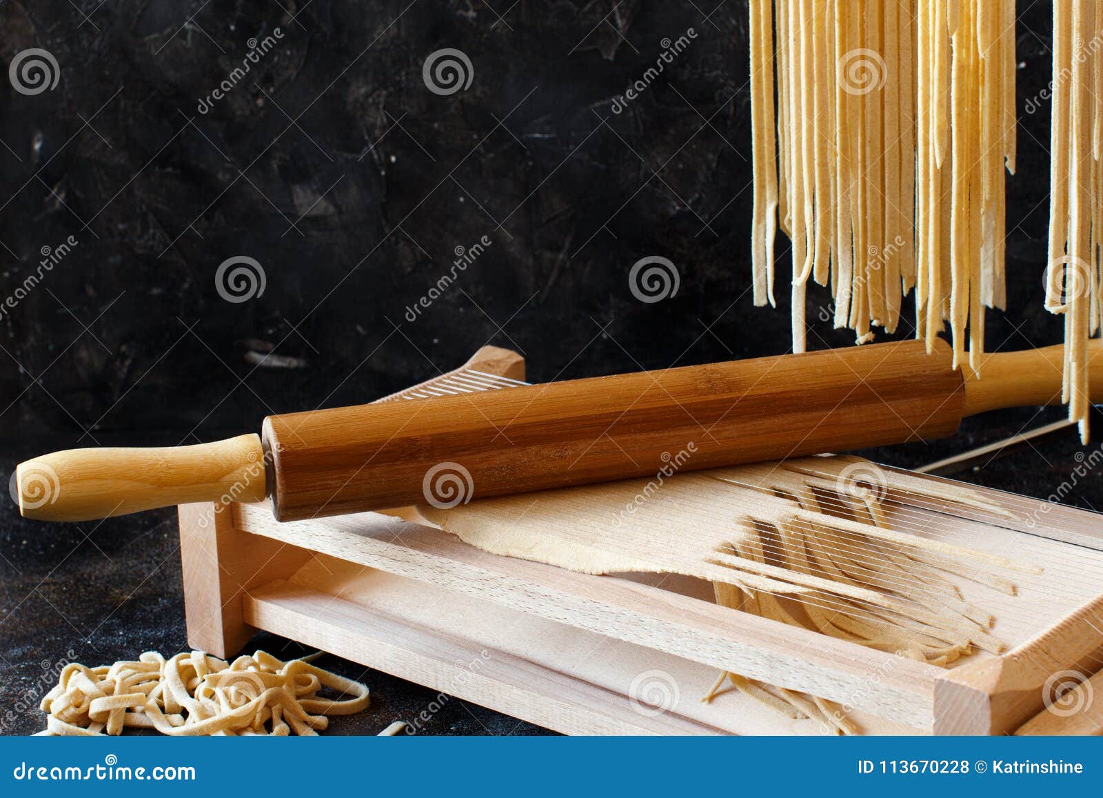 making tagliolini pasta alla chitarra with a tool