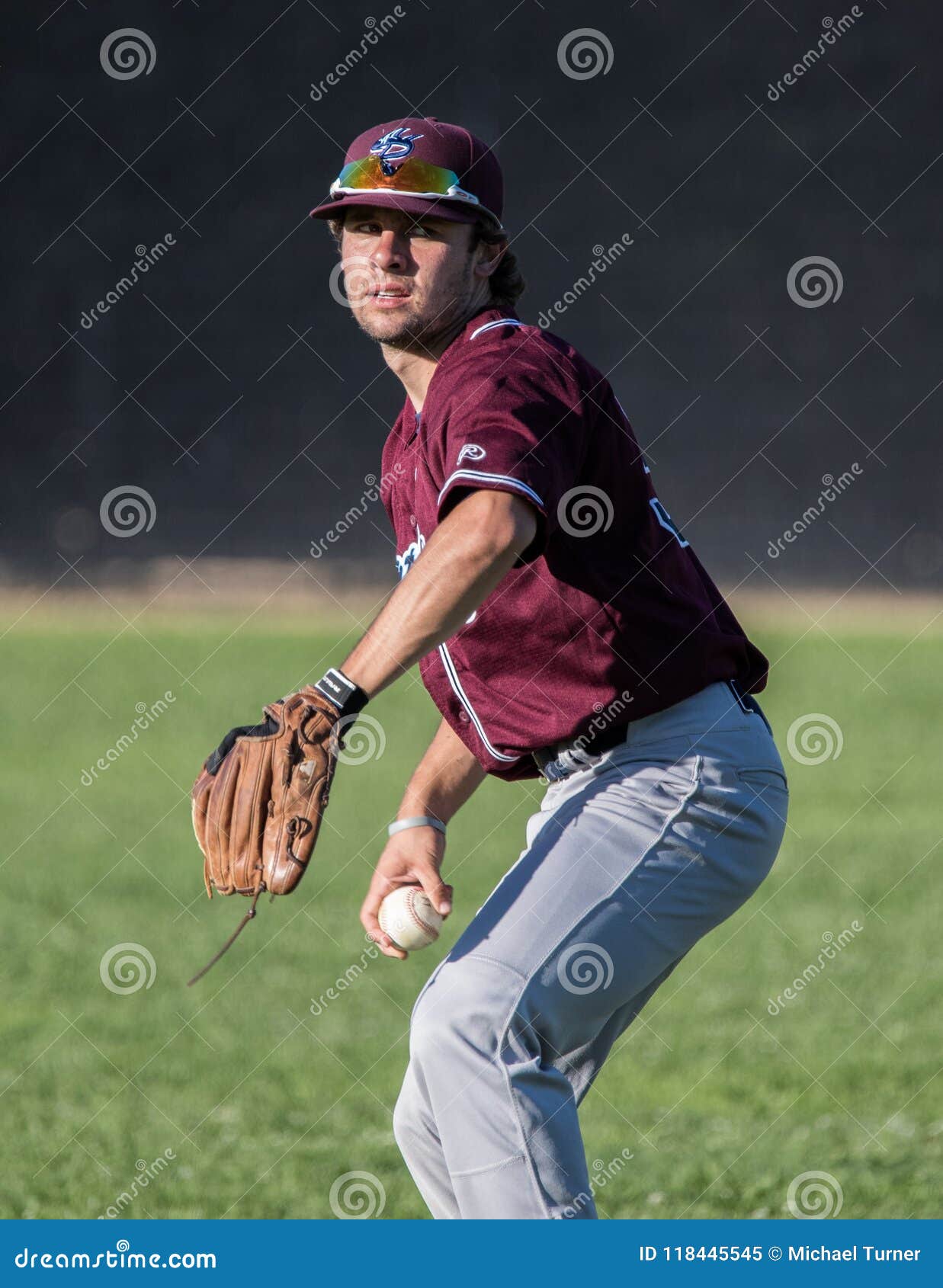 Making the Throw editorial image. Image of infield, bats 118445545
