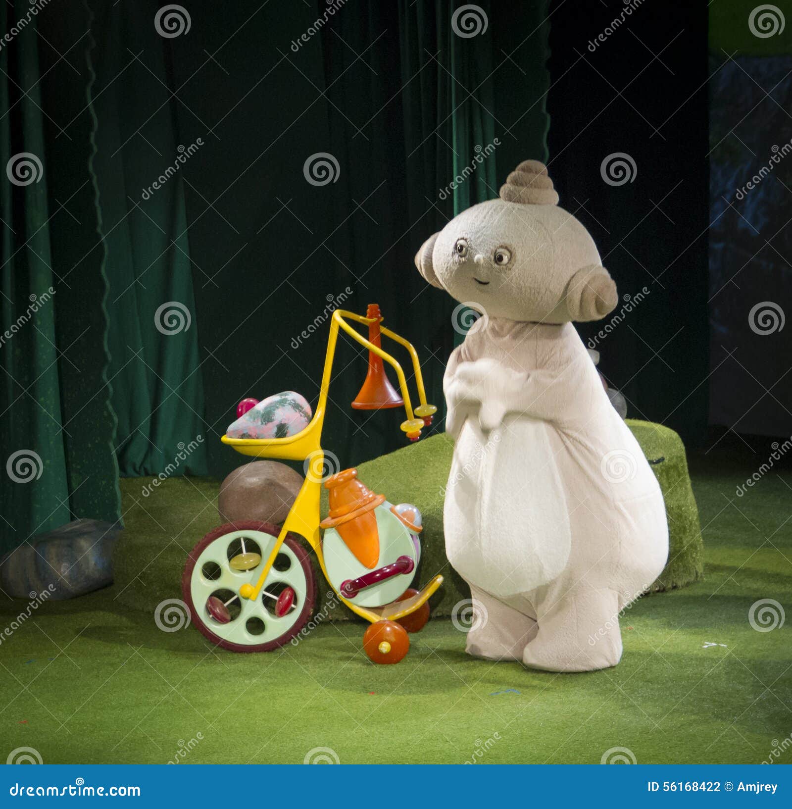 Makka Pakka on Stage during in the Night Garden Show Editorial Photography  - Image of pakka, night: 56168422