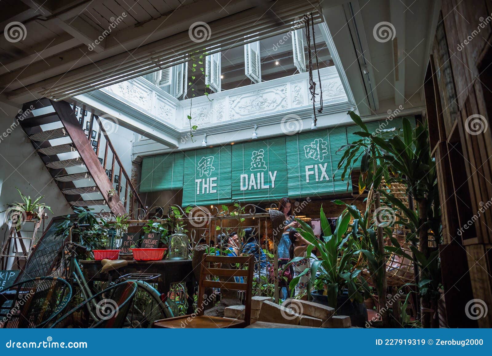 https://thumbs.dreamstime.com/z/malacca-malaysia-july-interior-look-wooden-furniture-vintage-decorations-local-hipster-cafe-called-fix-227919319.jpg