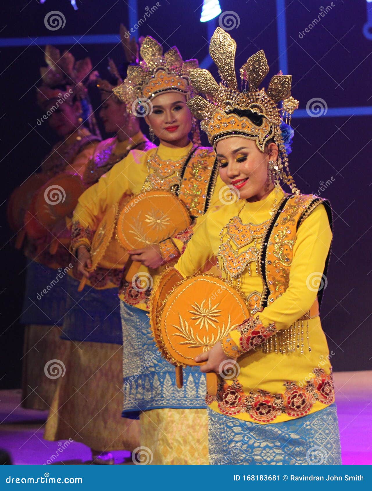 Melayu budaya Revitalisasi Budaya