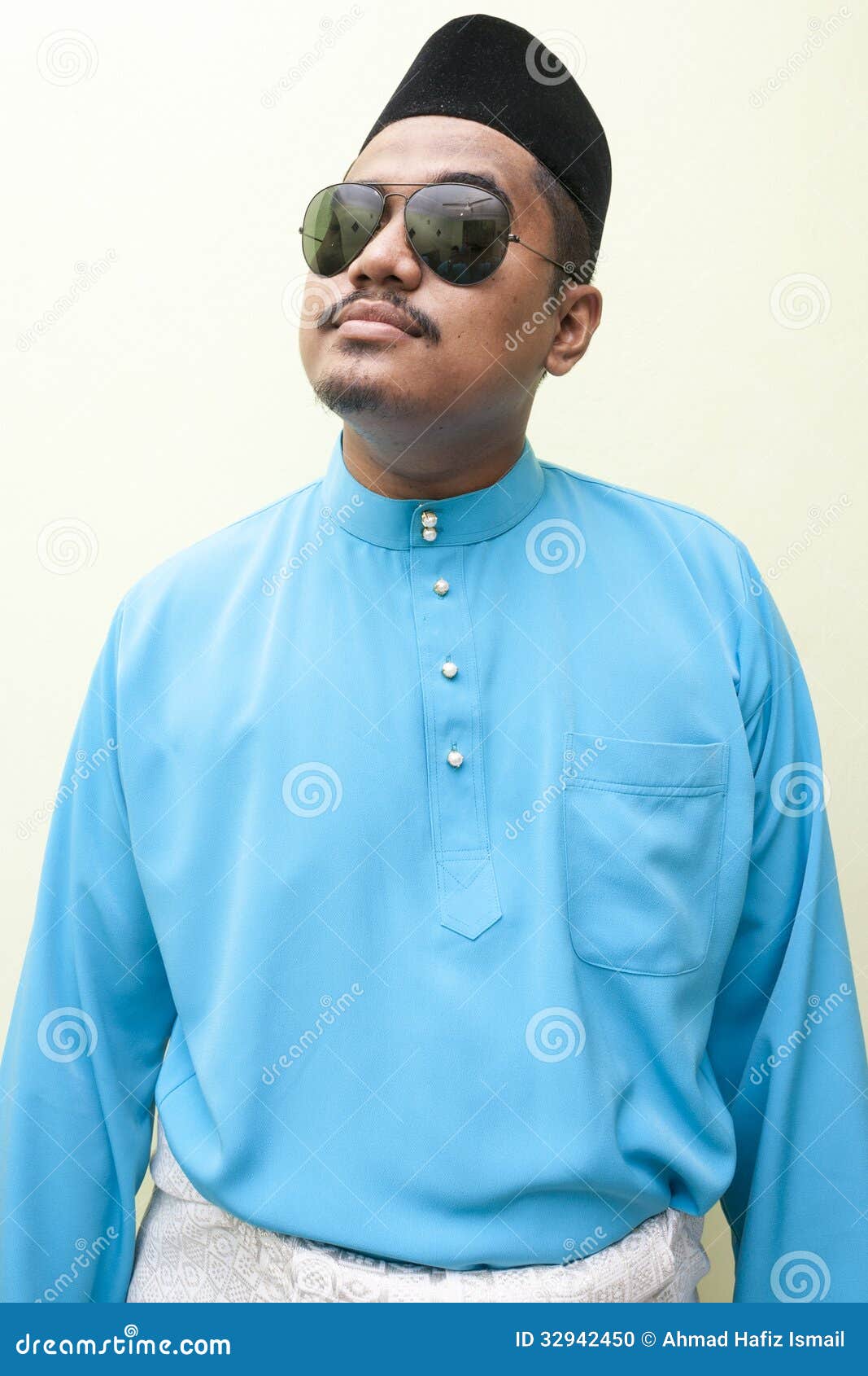 Malay Man Wearing Malay Traditional Dress Stock Photo - Image of