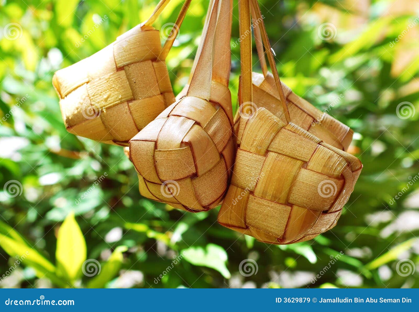 Traditioneller malaysischer kompakter klebriger Reis benannte Ketupat für Feiern