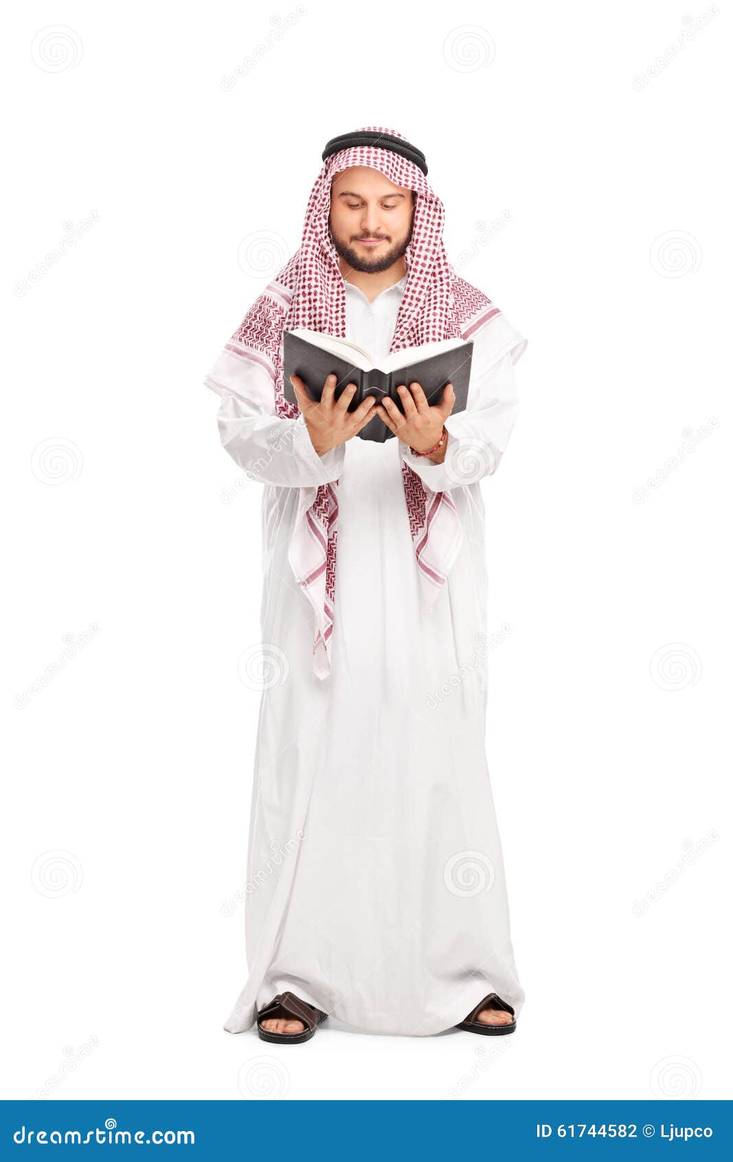 young male locals with their typical traditional arabic dress Kandora or  Dishdasha, Abu Dhabi, capital city of the United Arab E Stock Photo - Alamy