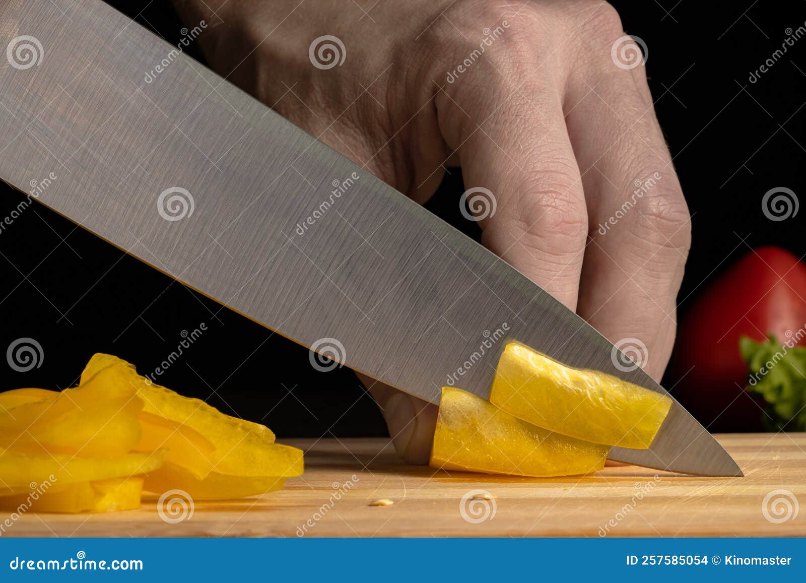 https://thumbs.dreamstime.com/z/male-hand-slicing-yellow-bell-pepper-sharp-metal-knife-cook-grinds-pulp-bell-pepper-wooden-cutting-board-yellow-pepper-257585054.jpg