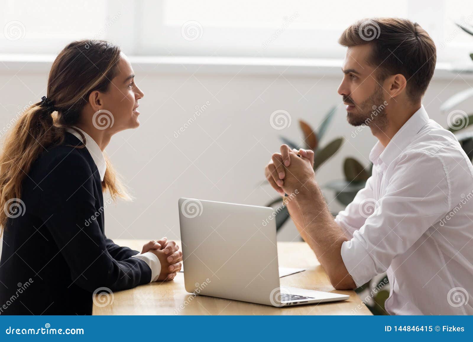 male hr employer talk to female applicant at job interview