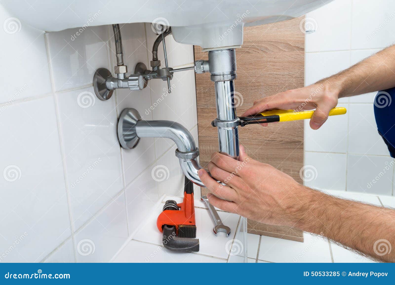 male-plumber-fixing-sink-bathroom-close-up-50533285.jpg