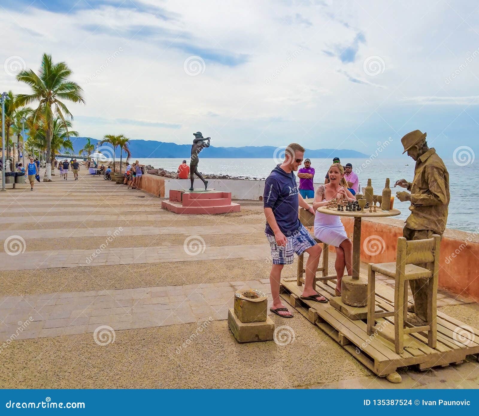 Malecon En Puerto Vallarta México Imagen de archivo editorial - Imagen de recurso, mexicano: 135387524 Malecon En Puerto Vallarta México Imagen de archivo editorial - Imagen de recurso, mexicano: 135387524