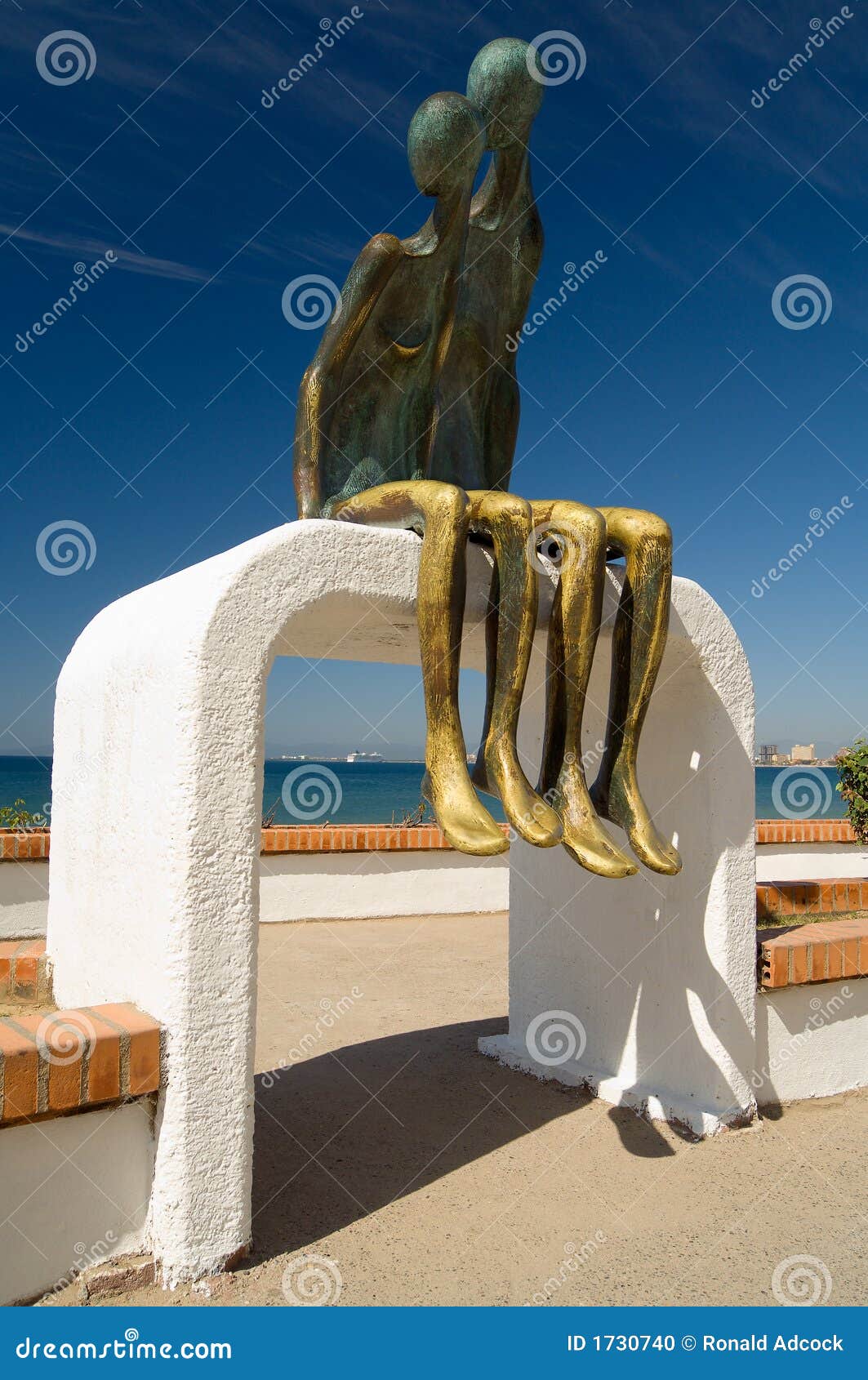 malecon statue