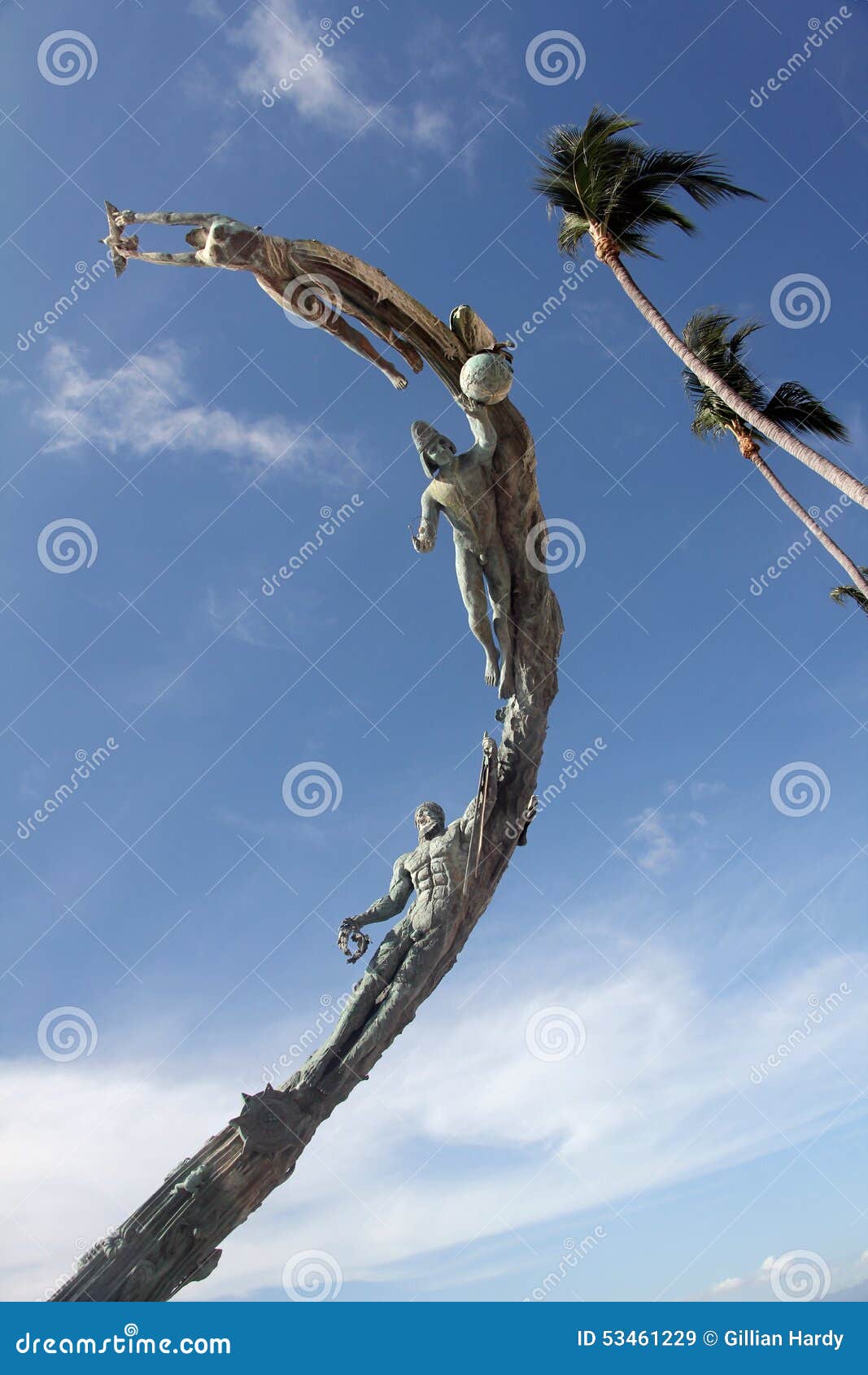 malecon statues