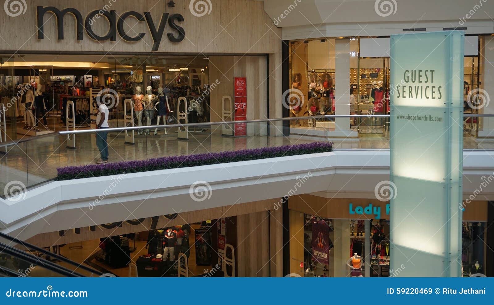 What are some stores in Short Hills Mall?