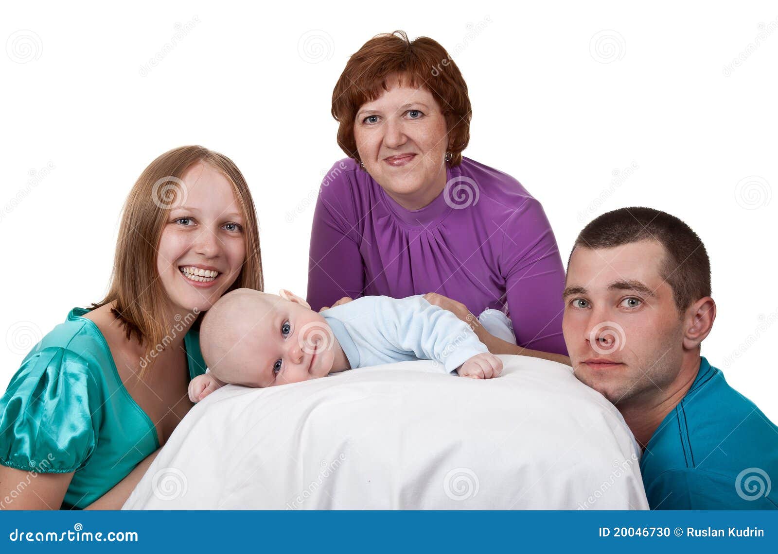 Mama Papa Y Abuela Con Un Bebe Foto De Archivo Imagen De Aislado Muchacha Mama Papa Y Abuela Con Un Bebe Foto De Archivo Imagen De Aislado Muchacha